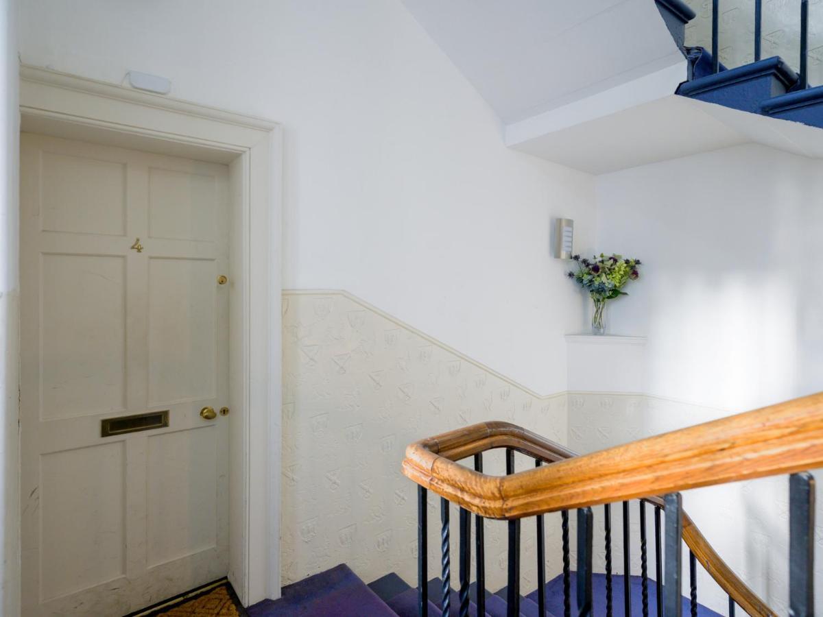 Pass The Keys Historic Ramsay Garden Apt With Balcony Views EDI Exterior photo